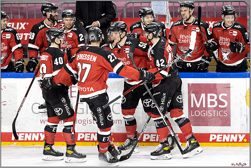 PENNY DEL;  Koelner Haie - Fischtown Pinguins Bremerhaven; Koeln, 03.01.2022